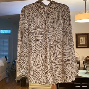 Black/white long sleeved blouse